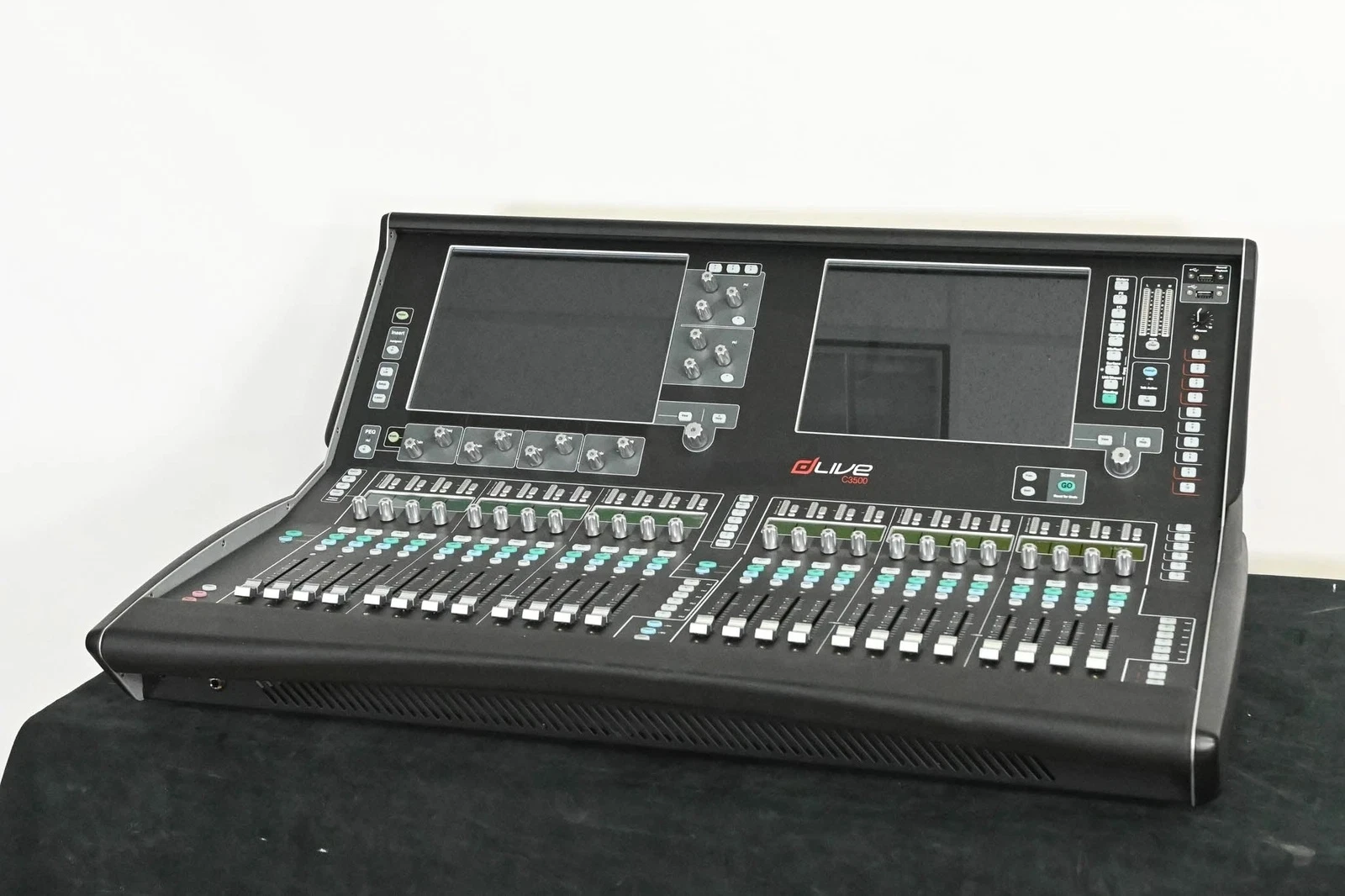 Allen & Heath dLive C3500